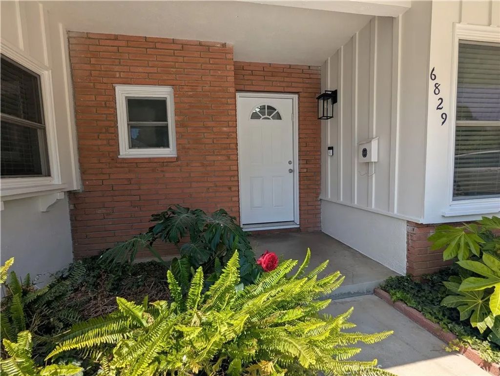 Photo of 6829 Mclennan AVE, Van Nuys, CA 91406 (MLS # SR26103766)