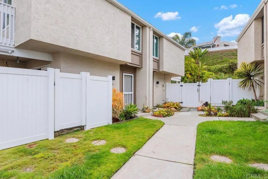 Photo of 1081 Woodlake Dr, Cardiff By The Sea, CA 92007 (MLS # NDP2603461)