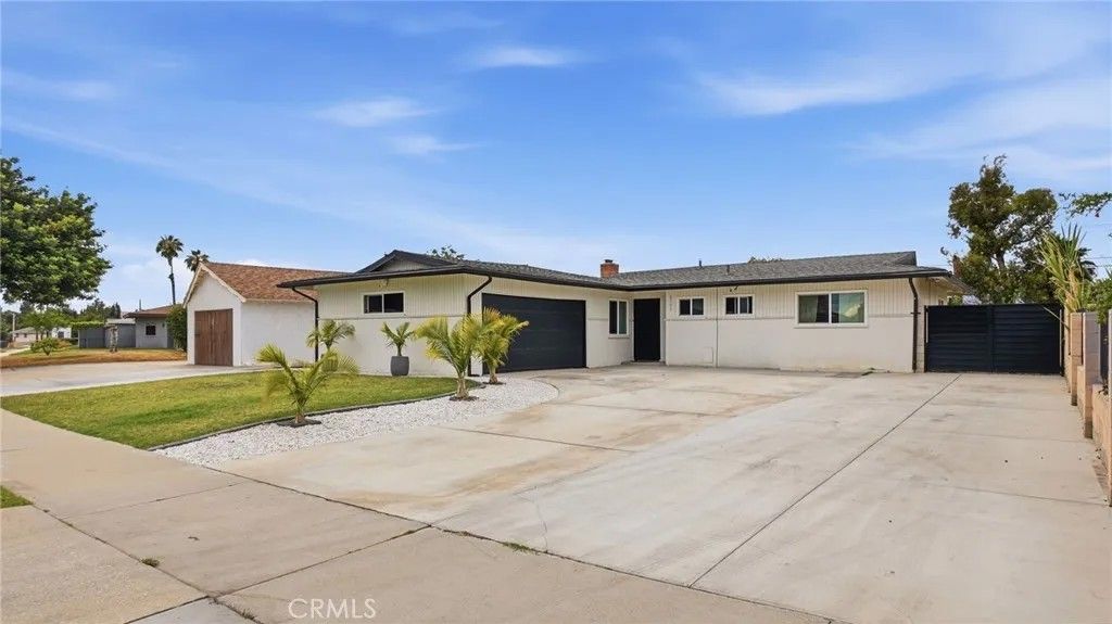 Photo of 8783 Driftwood DR, Riverside, CA 92503 (MLS # PW26096381)