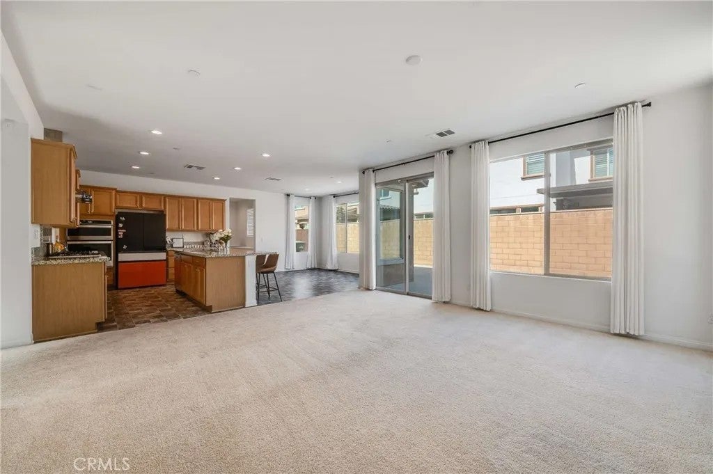 3447 E Sumac