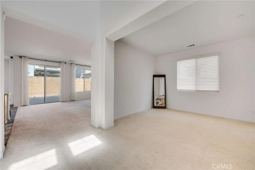 3447 E Sumac