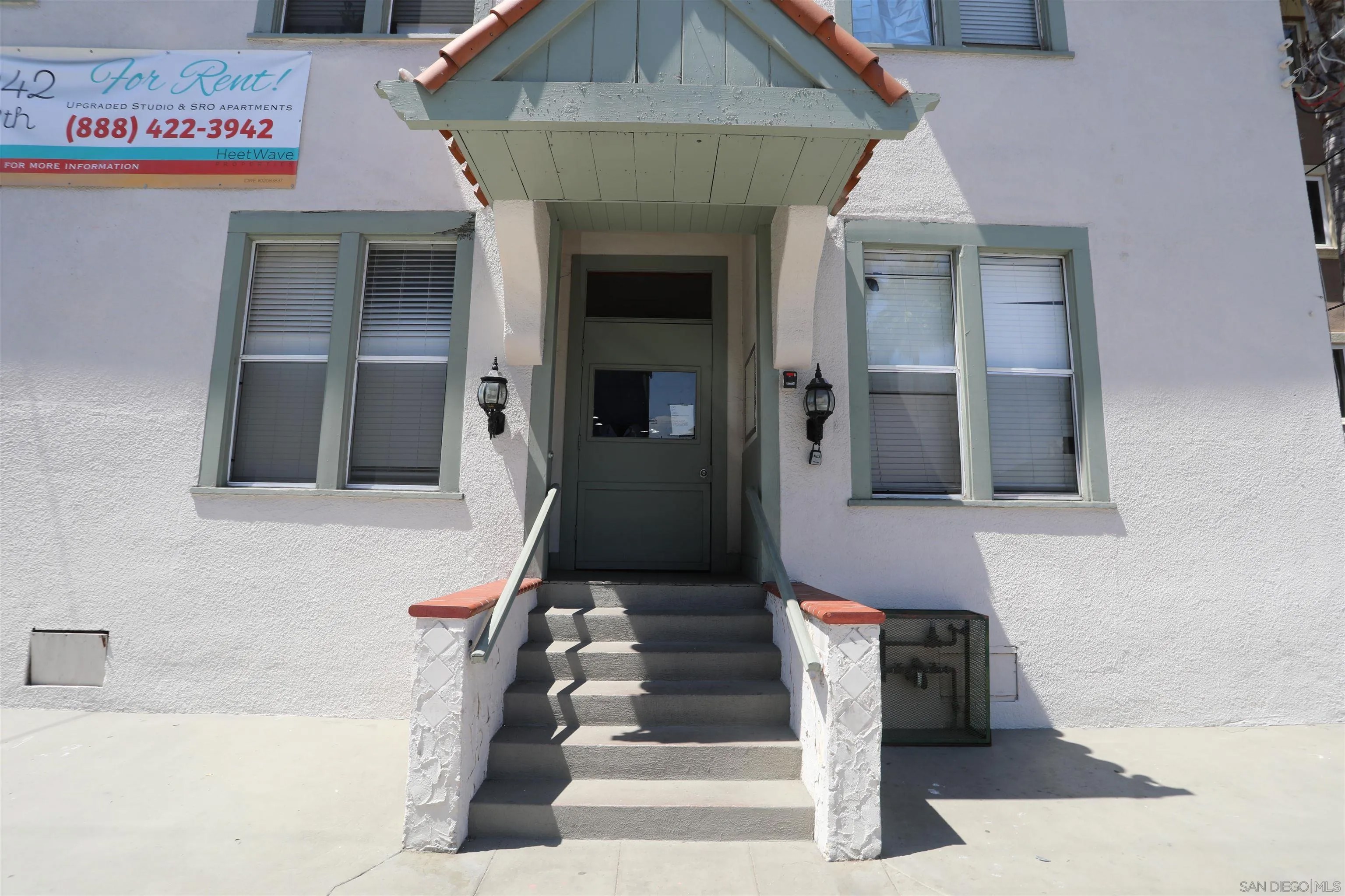 3942 8th Ave