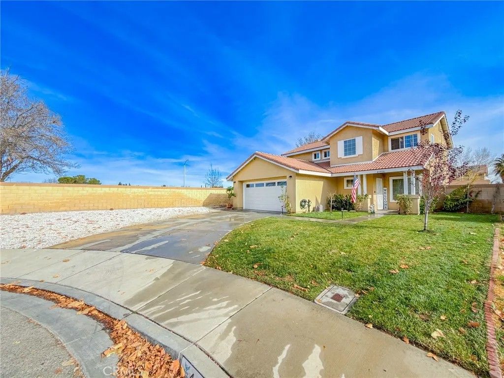 Photo of 43956 Gillan Avenue, Lancaster, CA 93535 (MLS # SR25281989)