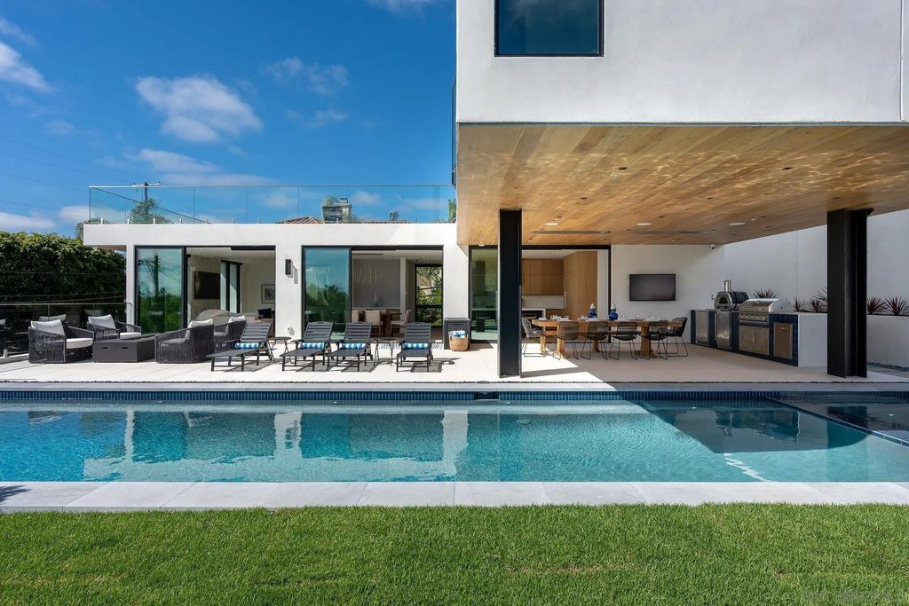 Photo of 1605 Burgundy Rd, Encinitas, CA 92024 (MLS # 250045025)