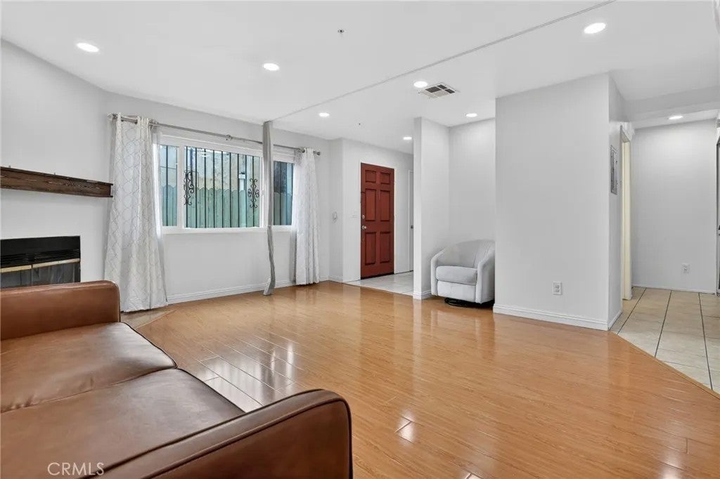 2817 W Grand B
