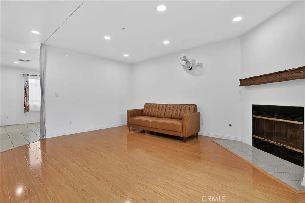 2817 W Grand B
