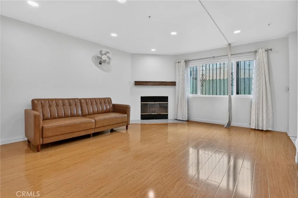 2817 W Grand B