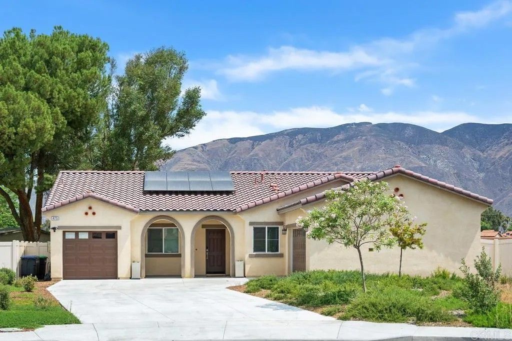 Photo of 475 W Camellia Way, San Jacinto, CA 92583 (MLS # NDP2510875)