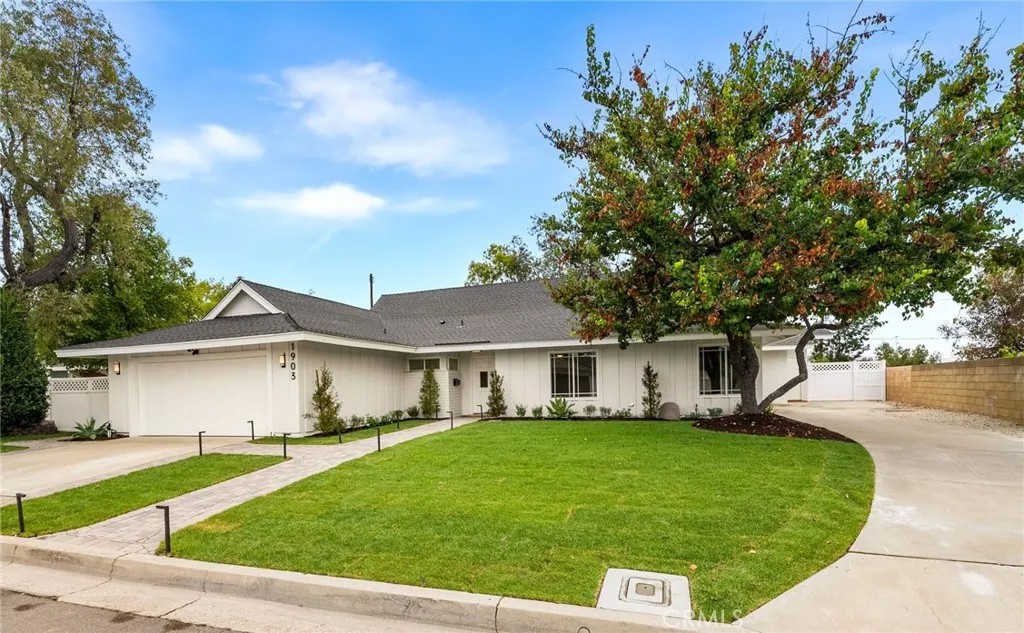 1903 E Bolingridge