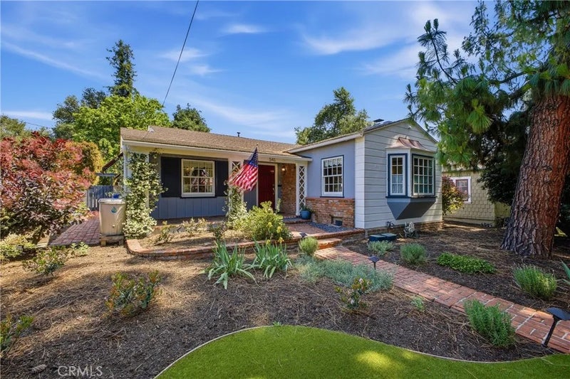 541 E Woodbury