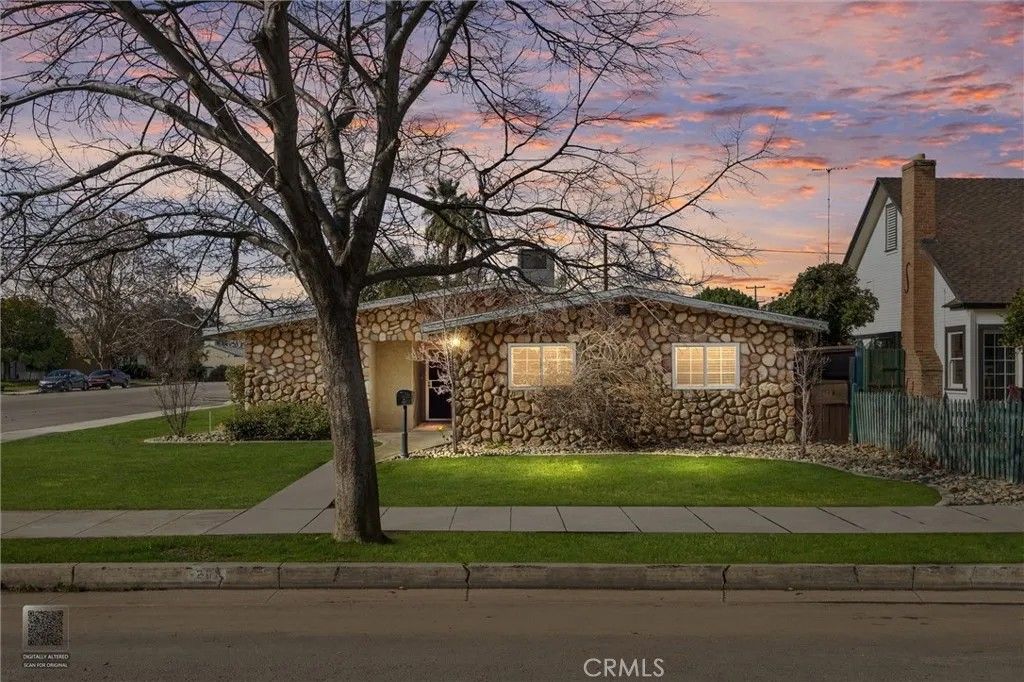 Photo of 201 Oleander Ave, Bakersfield, CA 93304 (MLS # SR26007966)