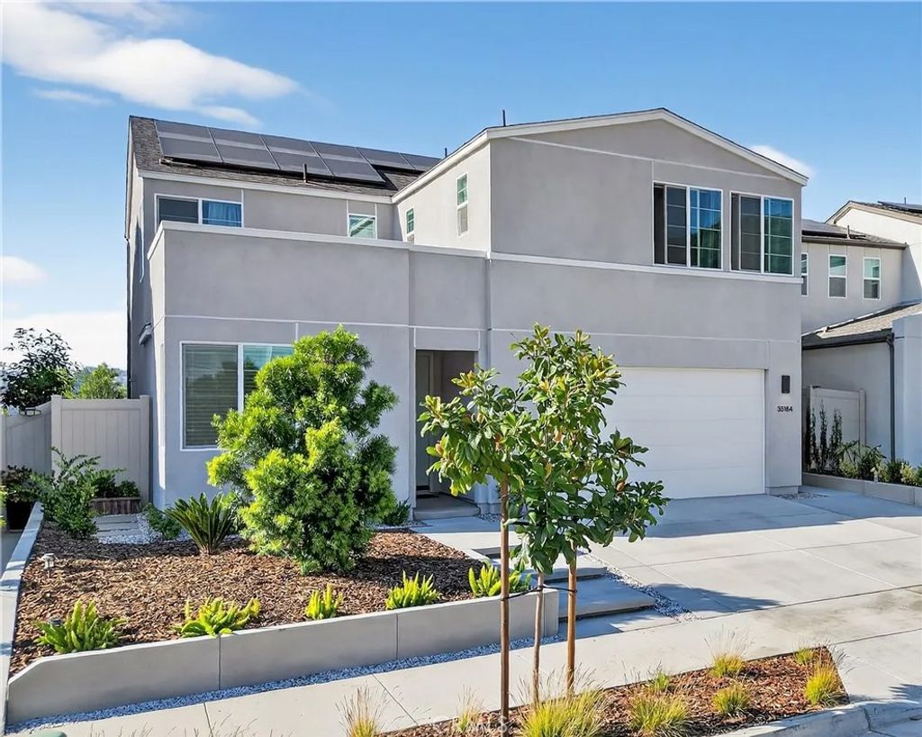 Photo of 35164 Bergamot Cove, Fallbrook, CA 92028 (MLS # OC25214616)