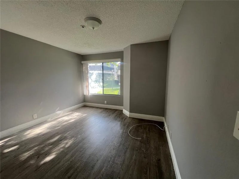 1927 W Houston 5