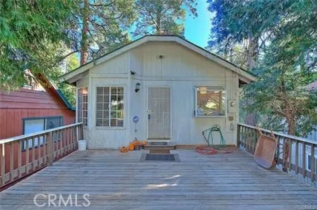 Photo of 785 Woodland Rd, Crestline, CA 92325 (MLS # IG25266887)