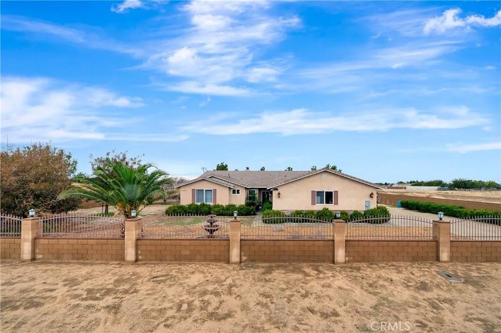 Photo of 8347 W Avenue D10, Lancaster, CA 93536 (MLS # SR25267600)