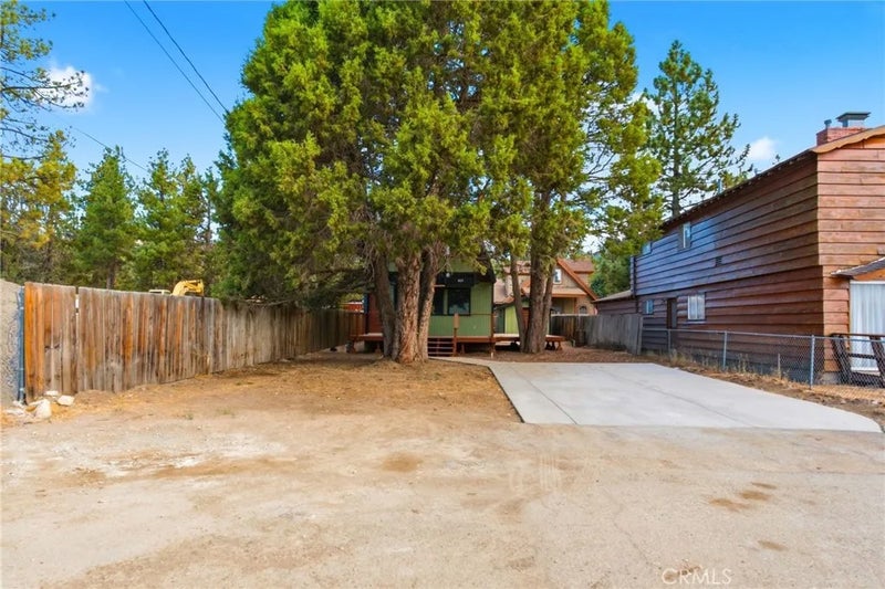 461 W Meadow