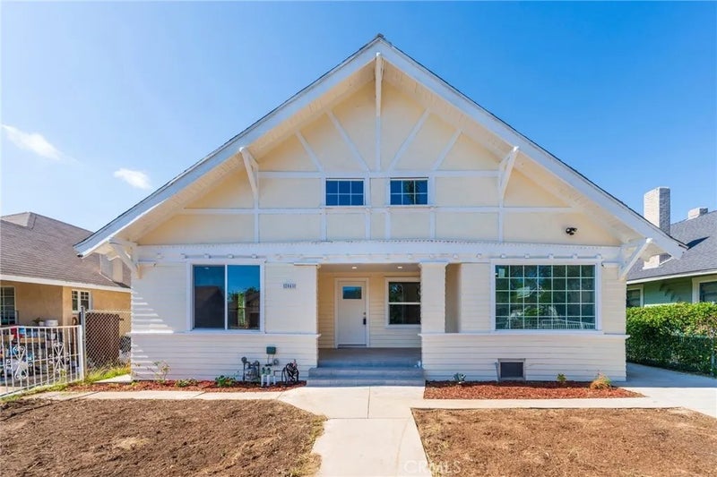 2041 W 29th Place