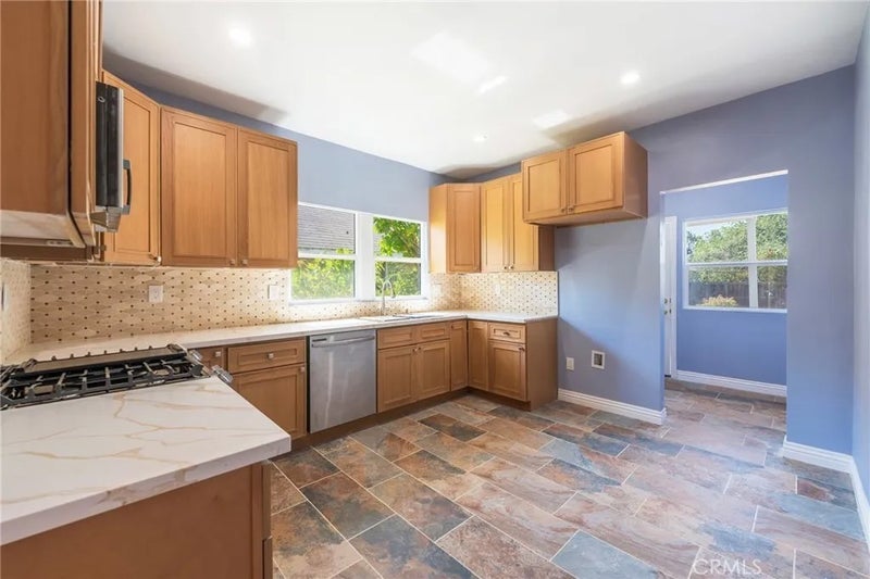 2041 W 29th Place