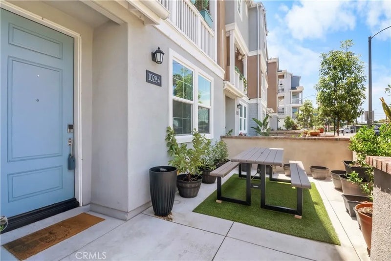 1028 N Anaheim Boulevard 4