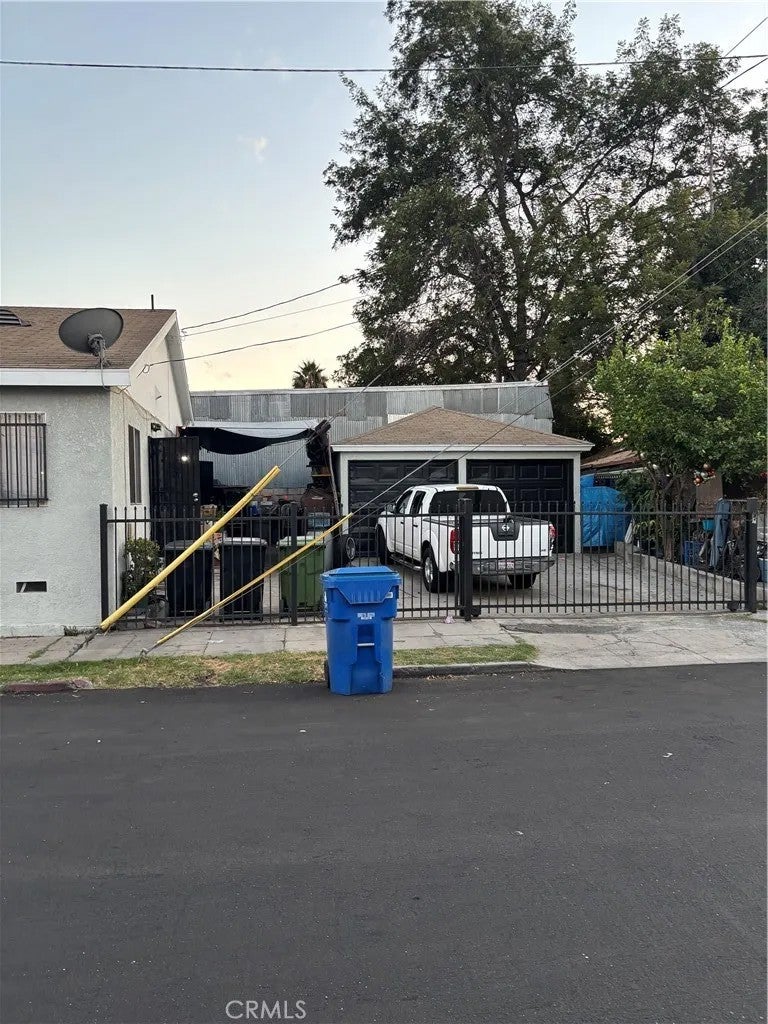 3201-3201 Long Beach