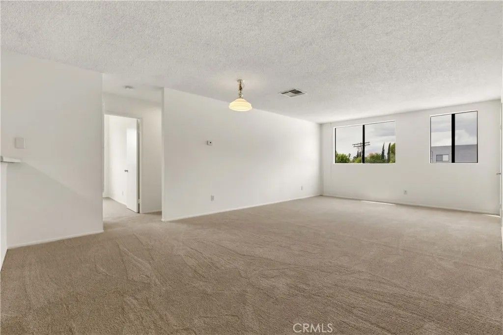 Photo of 17312 Chatsworth Street #L, Granada Hills, CA 91344 (MLS # SR26079855)