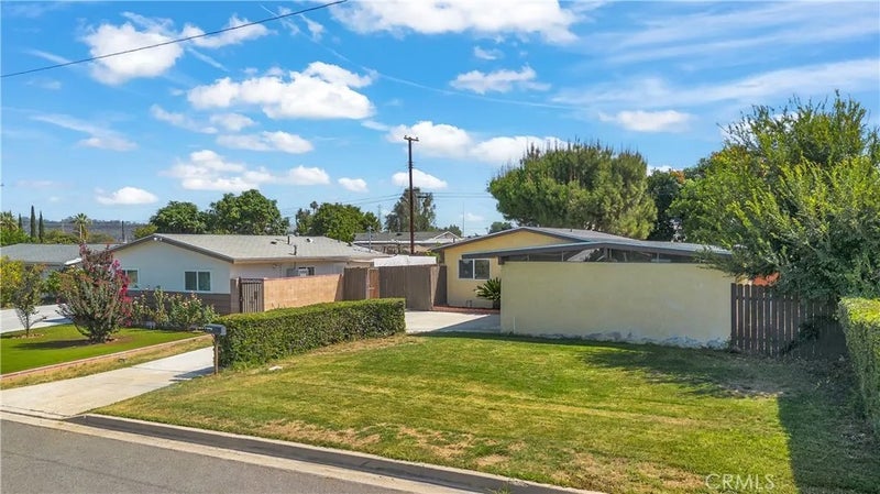 1502 Lyndhurst