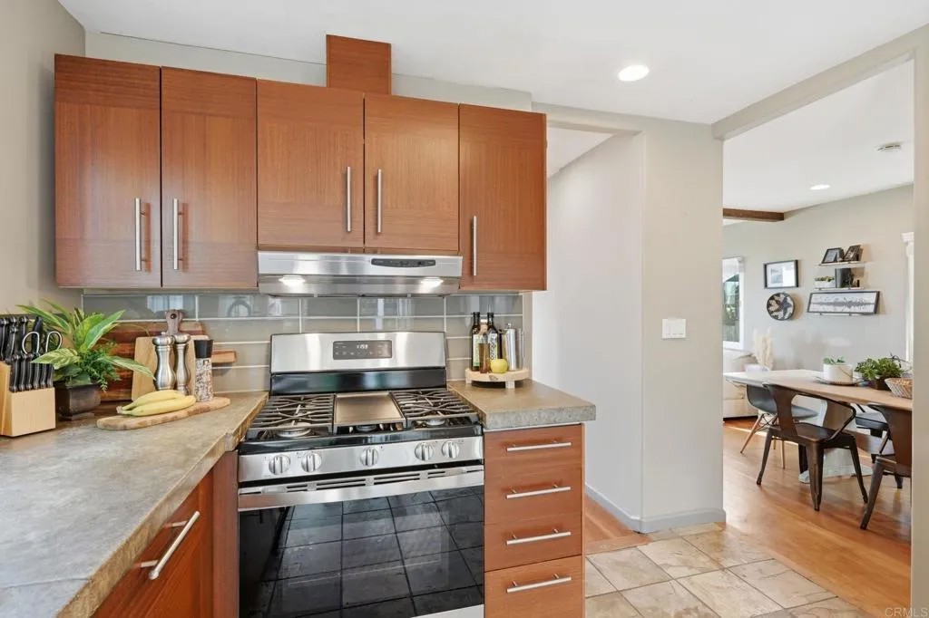 4415 Voltaire Street