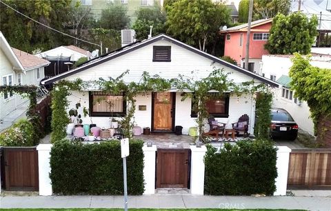 Photo of 1535 Carmona Ave, Los Angeles, CA 90019 (MLS # IN26038063)