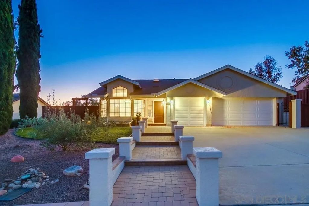 Photo of 5359 Triple Crown Dr, Bonsall, CA 92003 (MLS # 250042896)