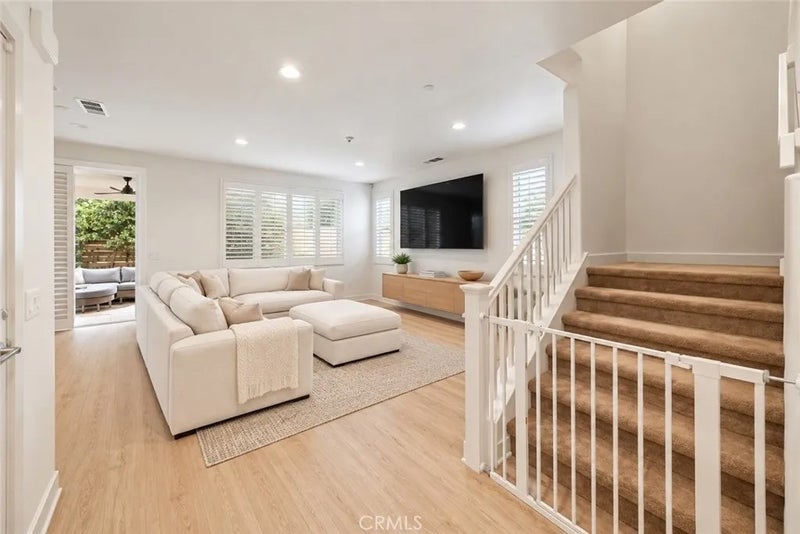 23201 W Canterbury