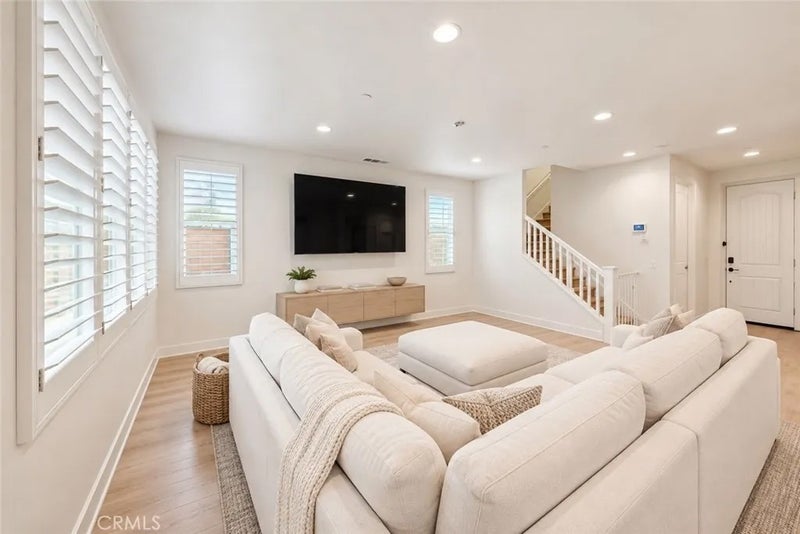 23201 W Canterbury