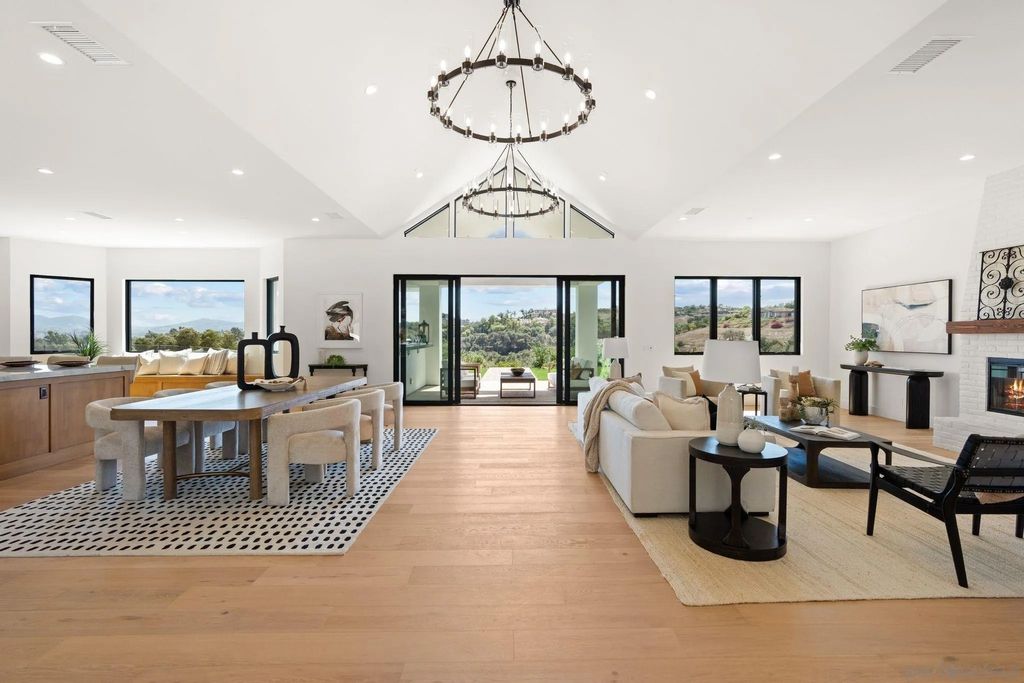Photo of 5120 Creek Oak Dr, Fallbrook, CA 92028 (MLS # 250040178)