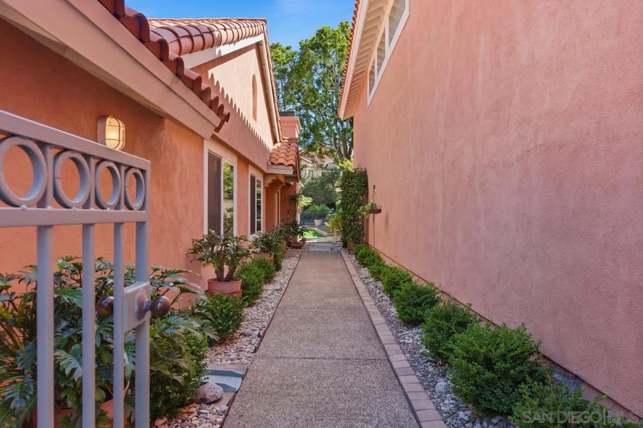 11582 Caminito Corriente