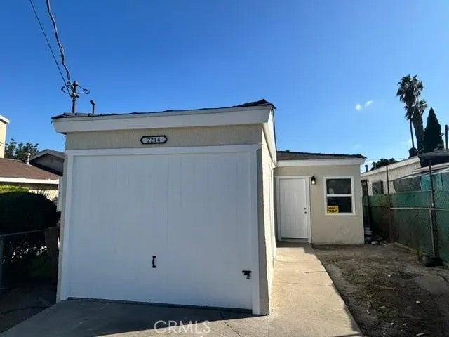 2214 E 111th