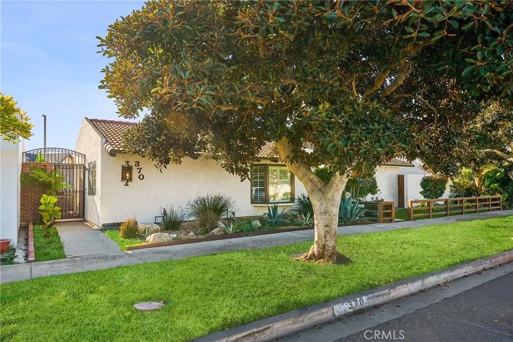 Photo of 370 Electric Ave, Seal Beach, CA 90740 (MLS # OC25272001)