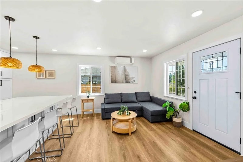 1631 E Arbutus