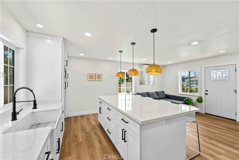 1631 E Arbutus
