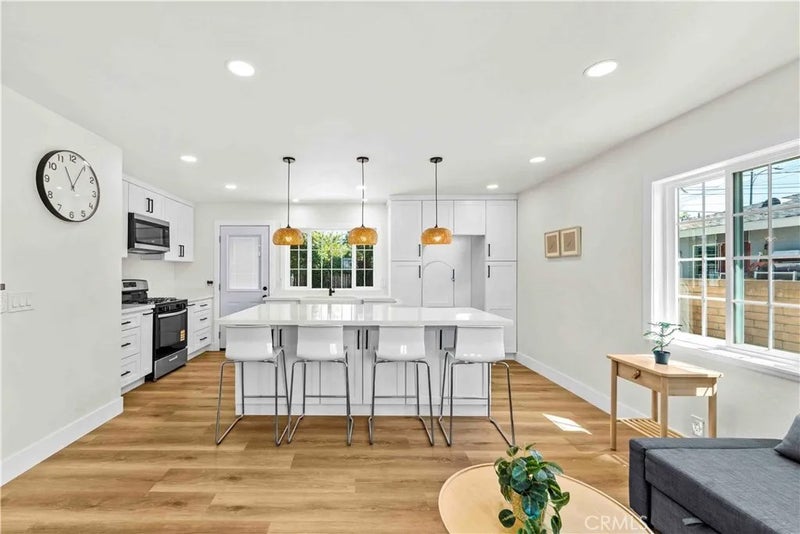 1631 E Arbutus