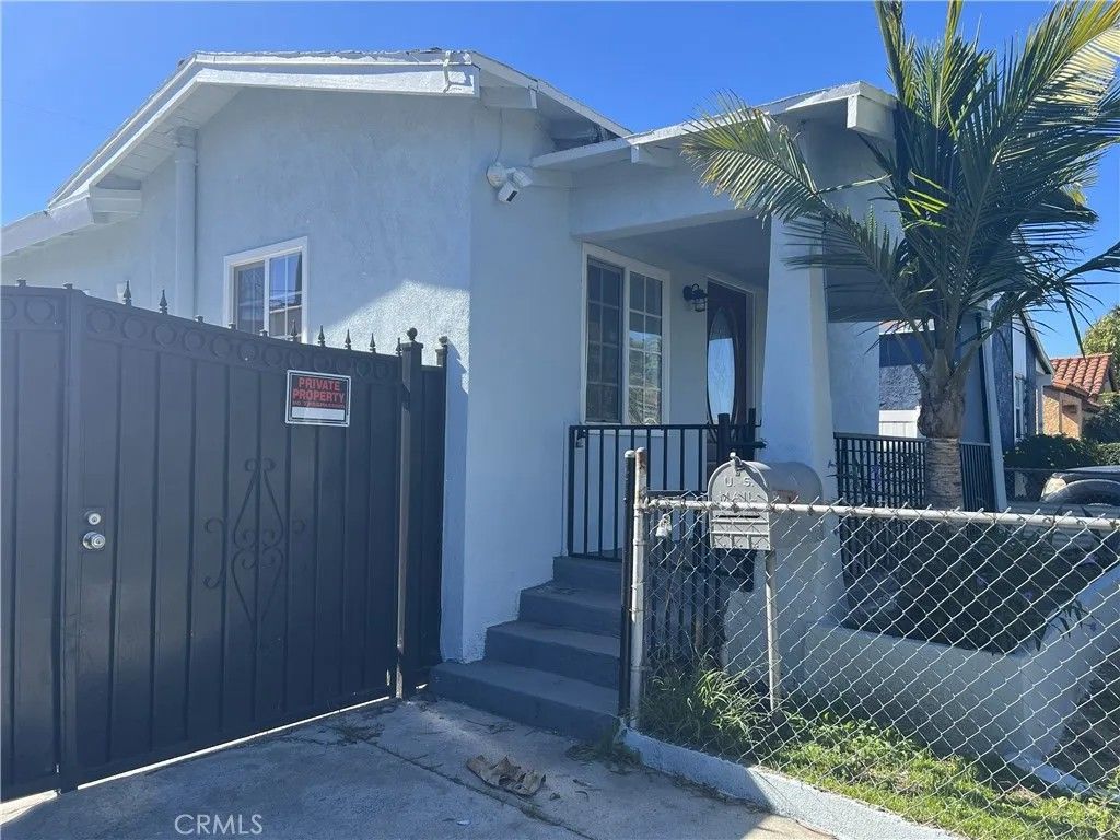 Photo of 1612 W 71st St, Los Angeles, CA 90047 (MLS # TR25279384)