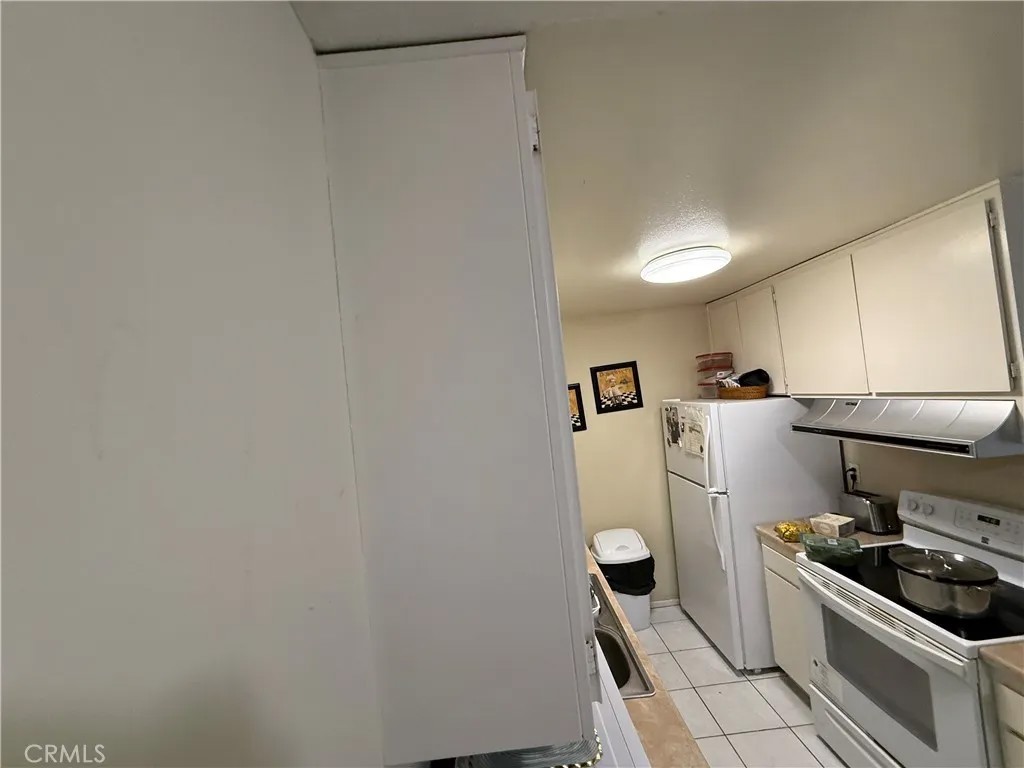 576 N Bellflower