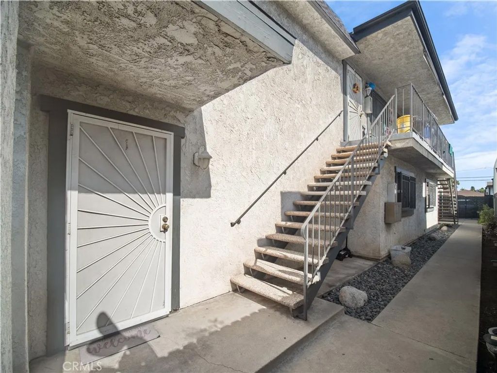 Photo of 6552 Orange Ave, Long Beach, CA 90805 (MLS # PW25264787)
