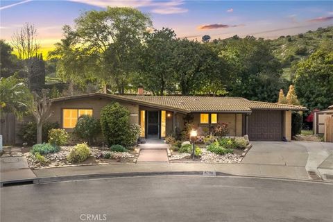 Photo of 4706 Via Tala, Fallbrook, CA 92028 (MLS # SW26030670)