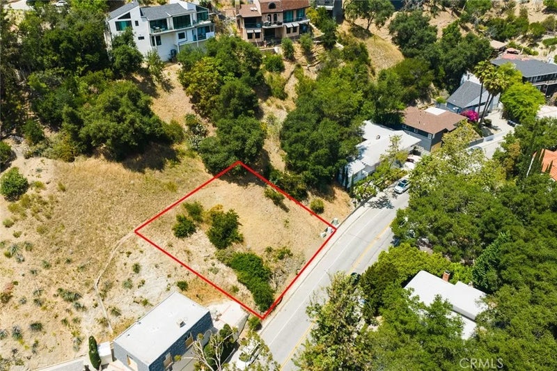 2589 E Chevy Chase