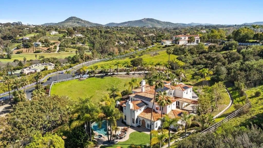 Photo of 3376 Calle Tres Vistas, Encinitas, CA 92024 (MLS # NDP2601086)