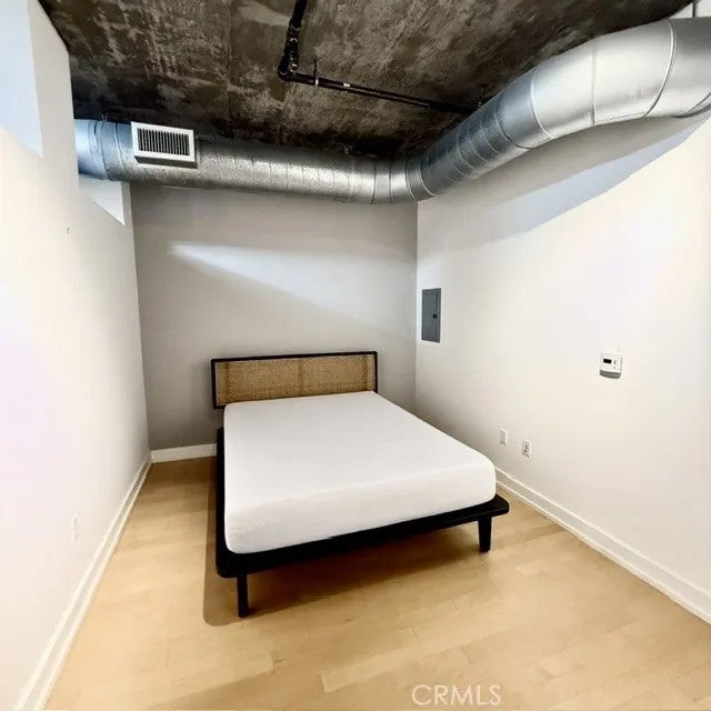 645 W 9th 425