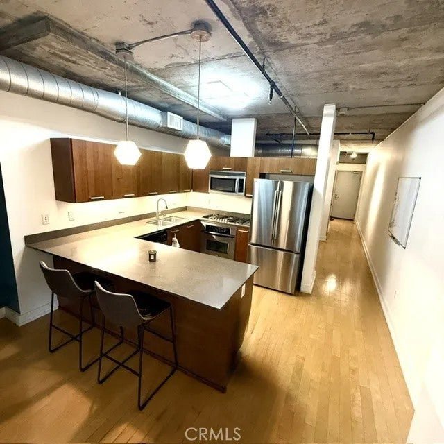 645 W 9th 425