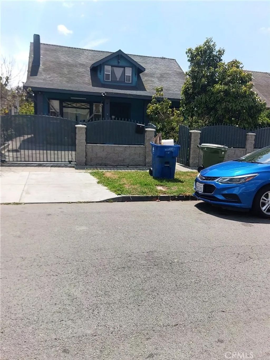 Photo of 1046 W 49th St, Los Angeles, CA 90037 (MLS # CV26071048)