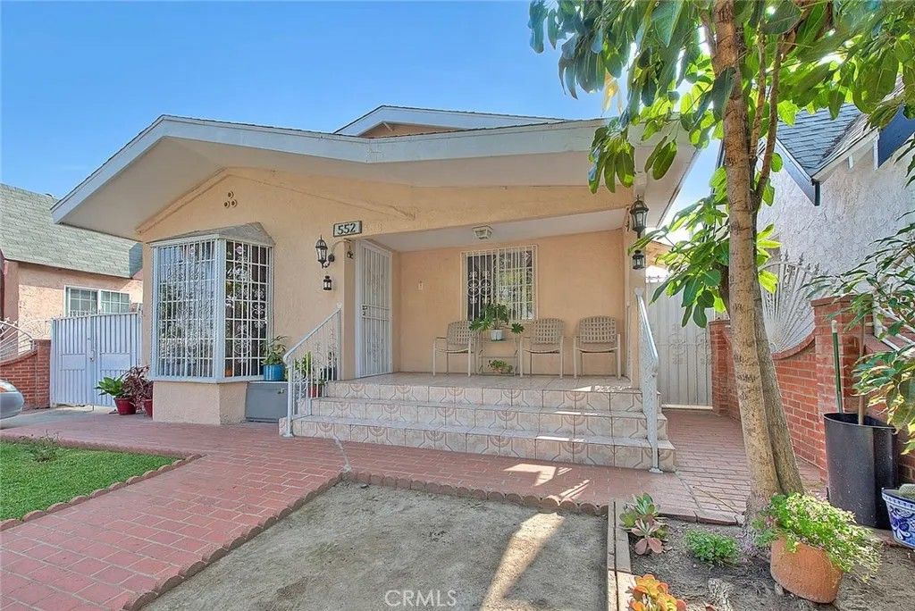 Photo of 552 W 108th Street, Los Angeles, CA 90044 (MLS # DW25251004)