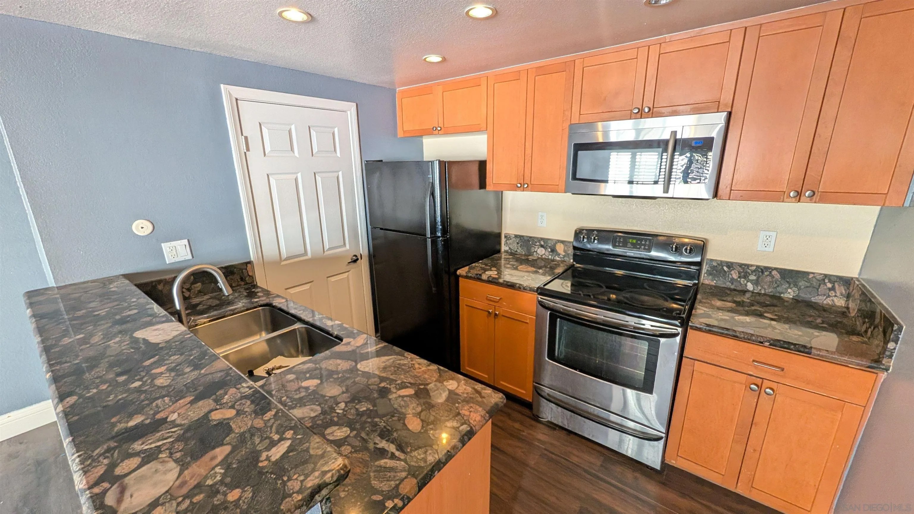 2249 Worden St 22