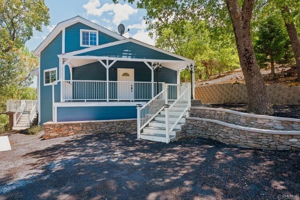 919 Kenison Dr